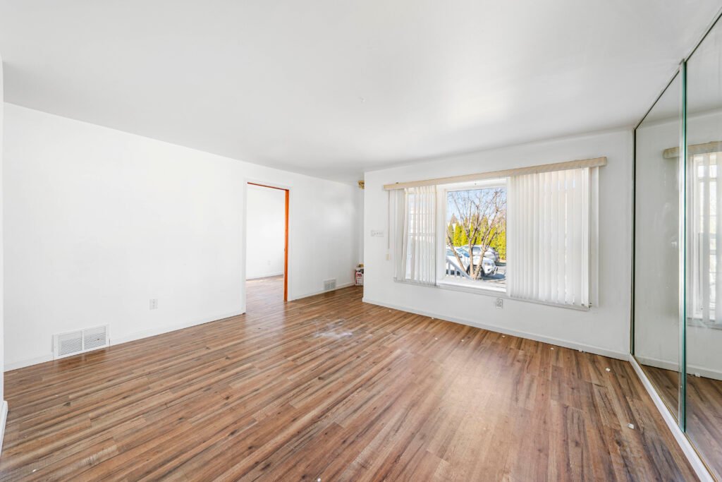 84 1st St, North Arlington, NJ 07031