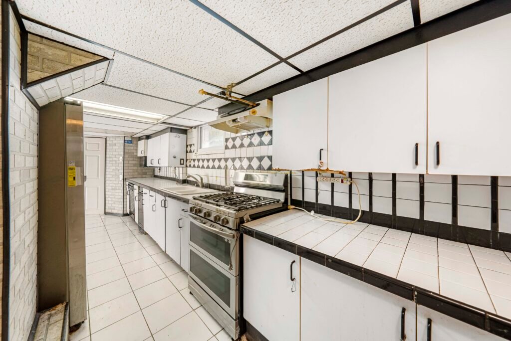 84 1st St, North Arlington, NJ 07031