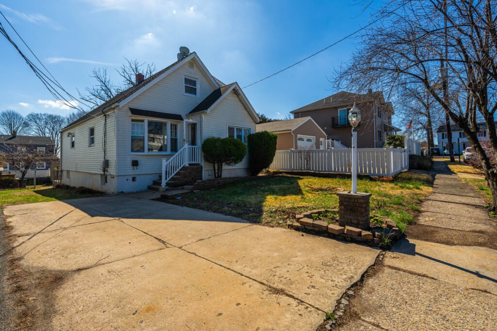 84 1st St, North Arlington, NJ 07031
