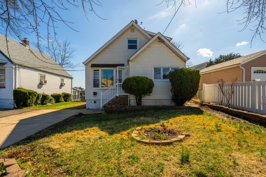 84 1st St, North Arlington, NJ 07031