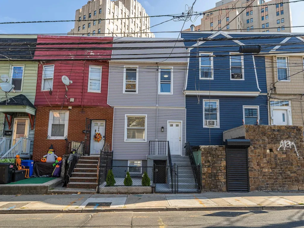 204 Summit Ave, Jersey City, NJ 07304