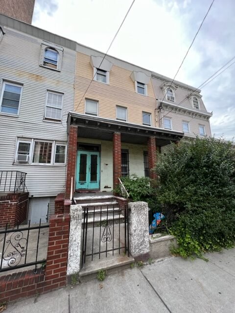 119 Storms Ave, Jersey City, NJ 07306
