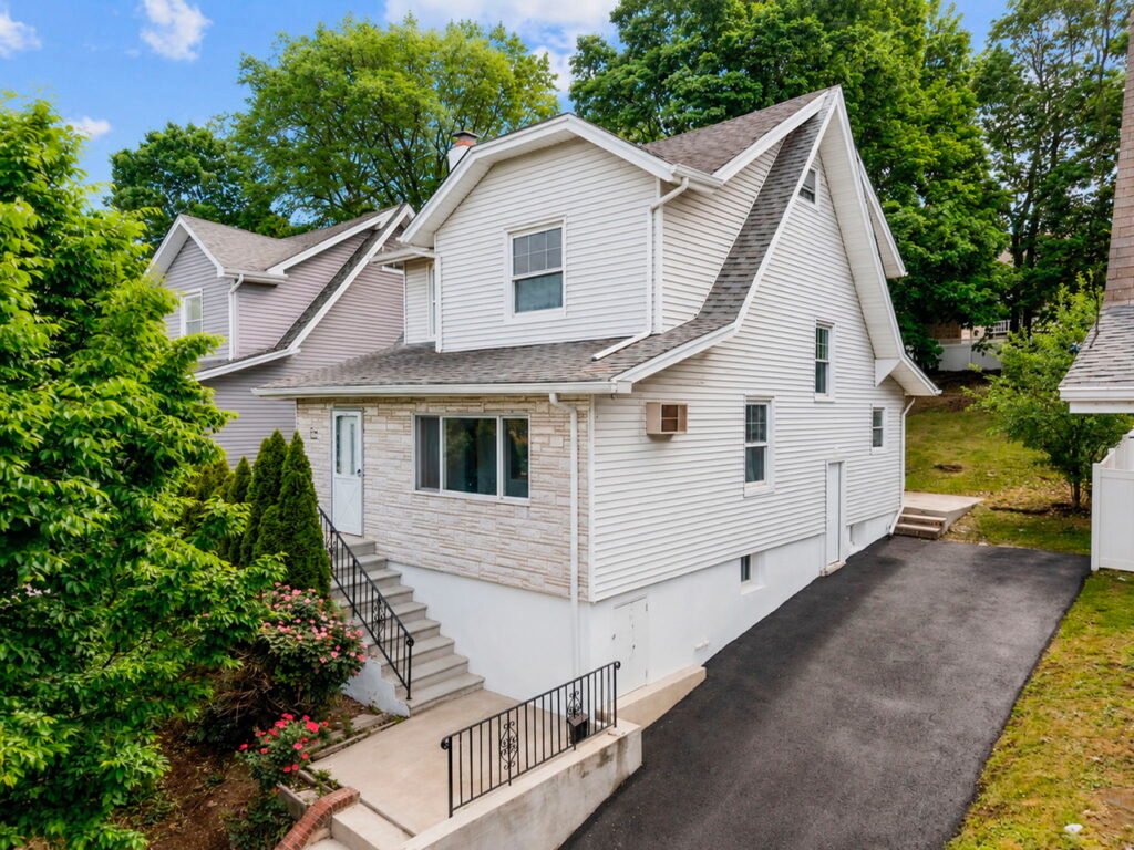 27 8th St, Ridgefield Park, NJ 07660